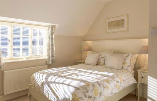 Jasmine Cottage - 2 Bedroom in Heart of Bourton! - Photo 44