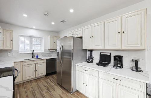 Best of Desoto 4BR, 3BA with Pool, HotTub, Cinema - Foto 16