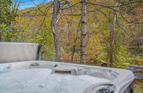 River Time Cabin - Riverfront, Hot Tub, Screen Porch, Fishing, Games, View, 3 King Beds - Photo 13