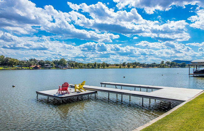 Waterfront 5 BR w/ Hot Tub Sleeps 13! - Foto 47