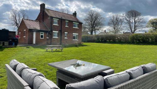 Little Harries Cottage - surrounded by open fields - Foto 3, Garden, Garden view