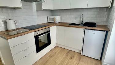 The Studio - Peaceful Village Studio with Parking, Wi-Fi & Views - Foto 4, stove