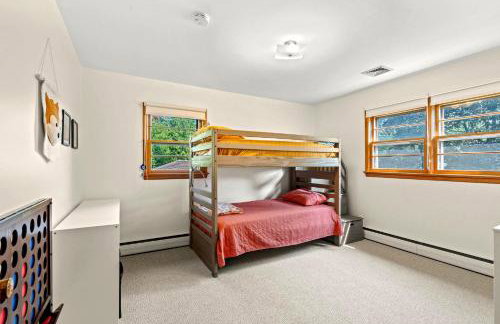 Charming Countryside Home with Yard and Office - Foto 20