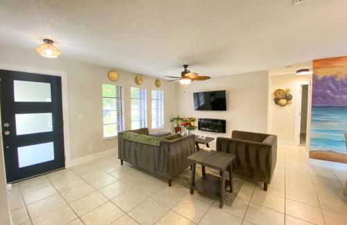 Cozy Coral Cottage with Tiki Hut, Mini Golf, Arcade and Grill - Foto 13