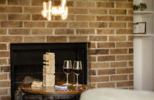 Serene SoCo Escape, Walk to Cafes and Free Parking - Photo 3