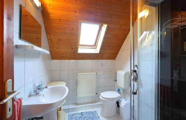 5 bedroom House in Siófok with private pool and garden - Photo 20