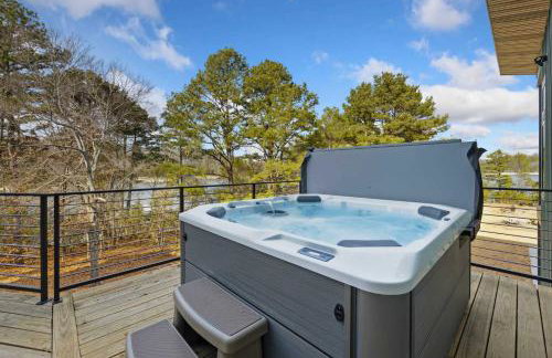 Lakeside Luxe-Lake Access-Hot Tub-Amazing Patio - Foto 1