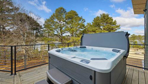 Lakeside Luxe-Lake Access-Hot Tub-Amazing Patio - Foto 1