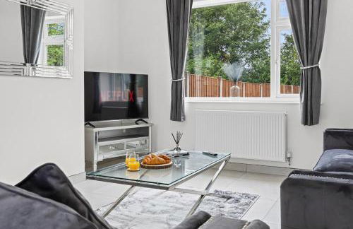 4 Bed Home sleeps 7 close to Cheshire Oaks Princes Rd - Photo 36