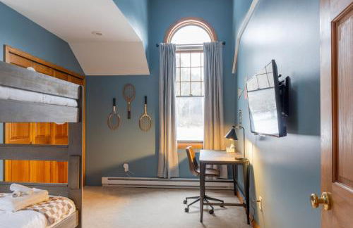 8BR Luxury Maplewood Manor, Hot Tub & Fire Pit - Foto 16