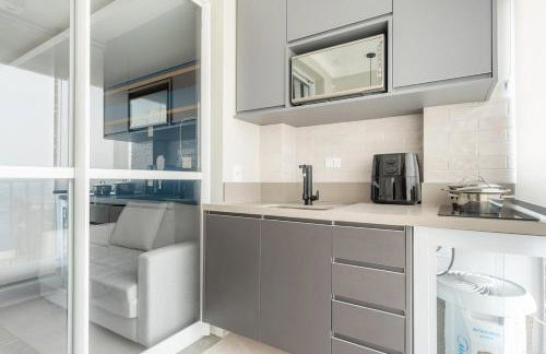 Studio Decorado Moderno ao lado Metrô Giovanni com Varanda - Acomoda até 4 pessoas - Foto 11