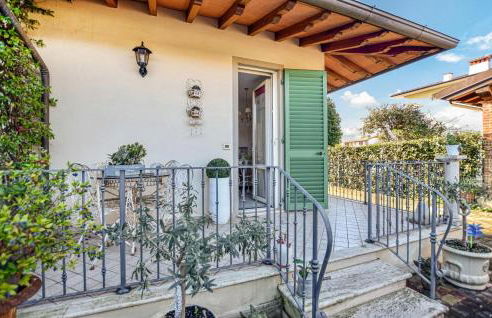 Cozy Apartment In Capezzano Pianore - Foto 1