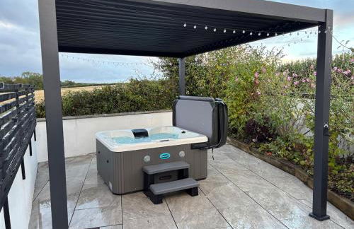 Little Woodlands Chalet with Private Garden & Hot Tub - Foto 65