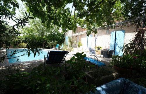 jolie location, maison avec piscine et joli jardin fleuri, à oppède dans le luberon en provence – 6 personnes - Foto 9