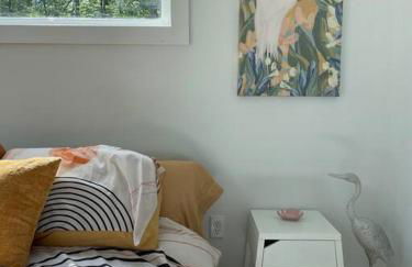 Luxe Modern Lakefront Oasis - Hot Tub, Sunset Views, Pet & Family Friendly! Close to UMF! - Foto 32