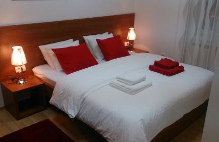 City Lights Apartment - Photo 29
