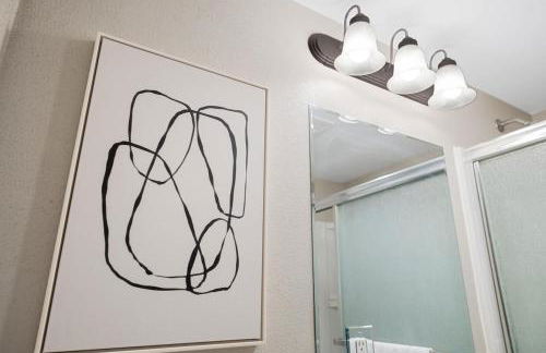 A Trendy Escape close to Downtown Peoria - Foto 25