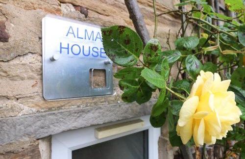 Alma House - Photo 3