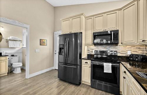 Citrus Hideaway - Steps to City Center - Photo 16