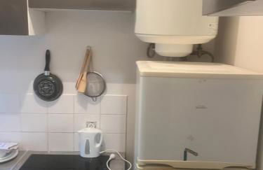 Renovated Gem 15 mins train to Paris - Foto 8