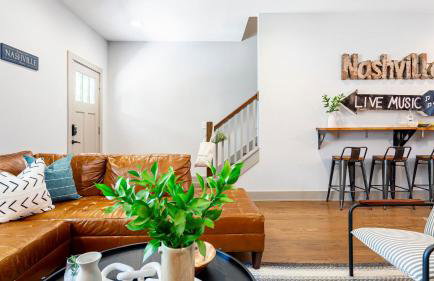 Waverly by Avantstay Nashville-inspired Townhome w/ Luxury Kitchen, Pool Table - Foto 3