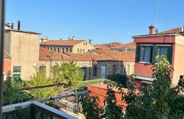 De Mio's Apartment - Photo 3