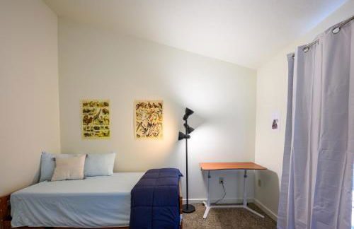 Blue House - private 2 bed, 2 bath home with garage - Photo 18