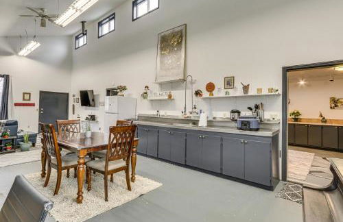 5 Mi to Hillsboro Vintage-Style Home with Fire Pit - Foto 7