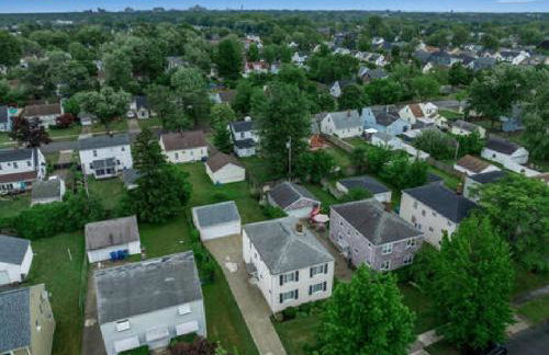 Gorgeous 2 Queen Bedroom Lower Apartment in North Buffalo with Free Driveway Parking - Foto 7