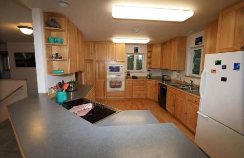 3 Bedroom Home with Amazing Views 11 mi from Denali - Photo 14