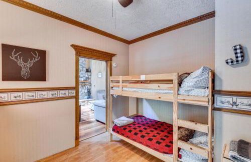 Huge Family Home with Pool - 13 Mi to Lake Michigan! - Foto 26