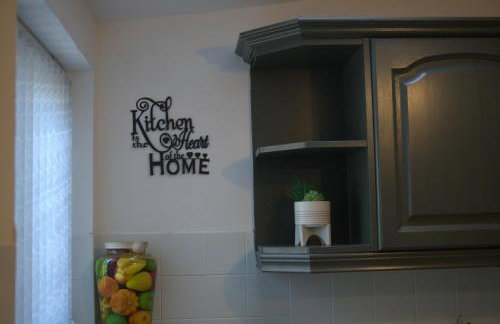 3BDR Town House in the Heart of Holyhead - Free Onsite Parking - Foto 29