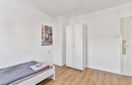 Worker Apartments Oberboihingen near Stuttgart, Nürtingen, Autobahn A8, Parking,Wifi,Smart,Smart TV - Foto 13