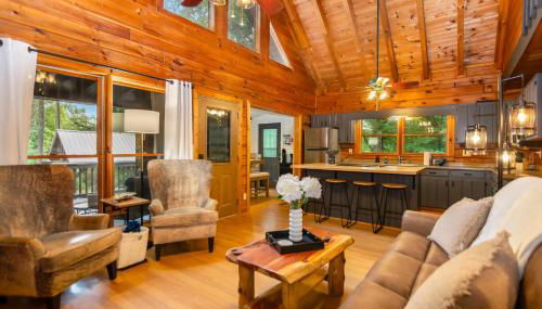 Downward Dog Lodge - Mountain Yoga Retreat, Hot Tub & Pet-Friendly Escape - Foto 2