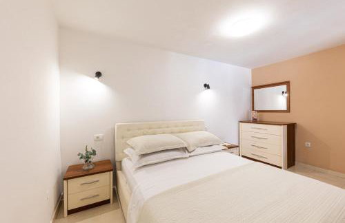 Villa Bella Pietra with private pool, sauna - Photo 25