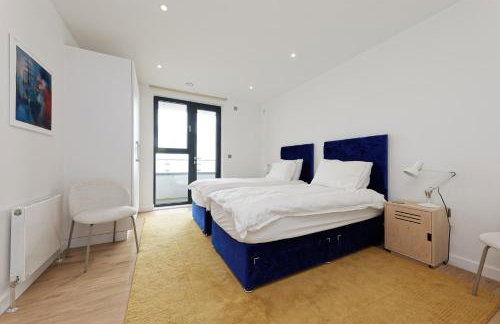 Gorgeous 2 Bed Apartment with Stunning Sea Views with Free Parking and Fast Internet - Foto 11