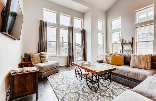 Fam Friendly 5 Bed Home Blocks To Pearl/Riverwalk! - Foto 1