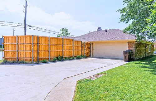 Sparkling Pool Retreat Near Legacy West by Vacation Your Way - Foto 48