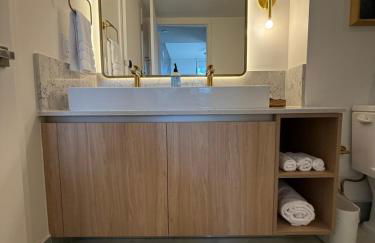 Stunning Lux 2 Bed 2 Bath with Panoramic View from Balcony - Foto 28