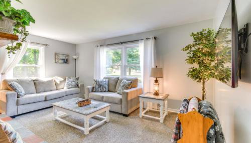 Near Trails and Wineries Victor Getaway with Fire Pit - Foto 3