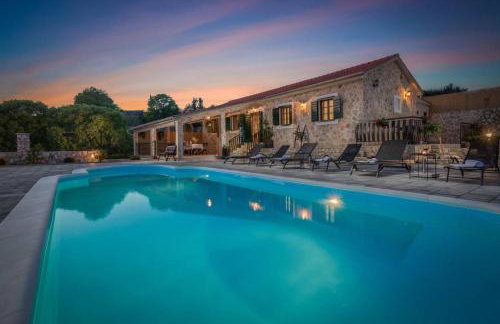 Villa Adamaris - Photo 1