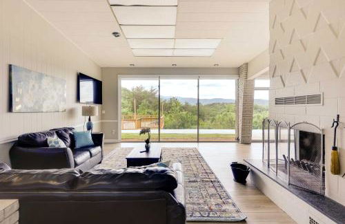 Mountain View and Fire Pit Modern Copperhill Home - Foto 1