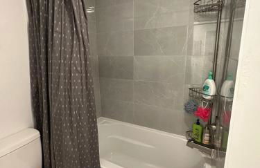 Whole House - HUGE, Modern & New Niagara Shoreline Home Rental - Foto 9