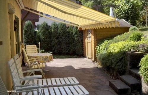 Ferienhaus Oesterle - Idyllisches Schwarzwaldhaus am Bach mit Terrasse & Balkon - Foto 12