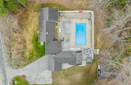 Kennebunk/Kennebunkport Beach House w/Pool! - Photo 2