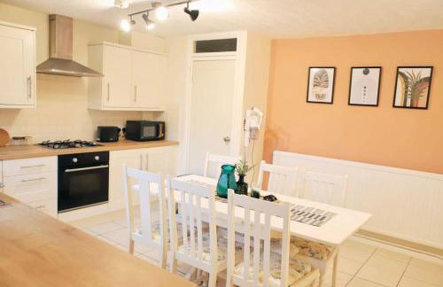 20% Monthly stays - 3 bedrooms @ Homevy Leeds - Foto 4