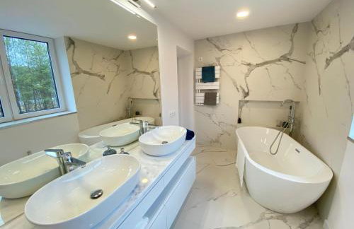 Luksusowa Willa pod Lasem, Otwock - Shared garden, sauna, wood hot tub! Hot tub seasonal May to October - Foto 6