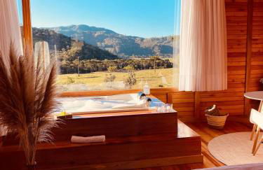 Romantic Getaway with Jacuzzi and Breakfast in Rancho Queimado - Photo 1