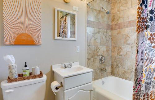 Mid-Century Modern Fayetteville Home Close to Town - Foto 14