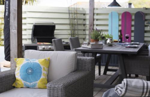 Two Bare Feet - Photo 38